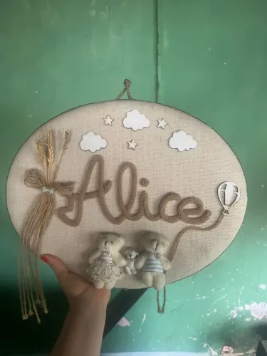 Porta Maternidade com nome em tricotin ALICE