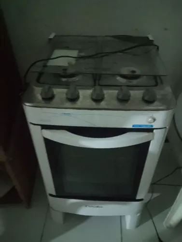 Fogão 4 bocas é elétrico também perfeito estado
