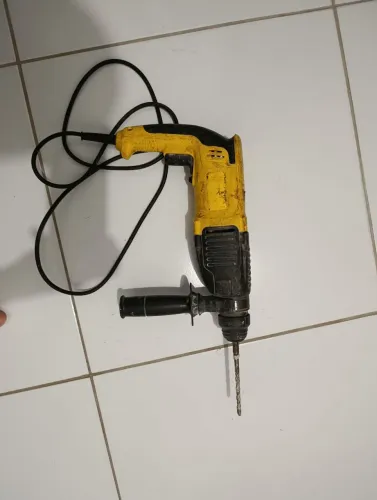Furadeira martelete Stanley 