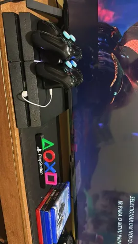 VENDO PS4 FAT [USADO] + 2 CONTROLES + BASE DE CARREGAMENTO + 4 JOGOS MÍDIA FÍSICA 