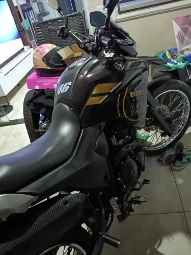 Vendo Lander 250, troco em biz pegando volta.