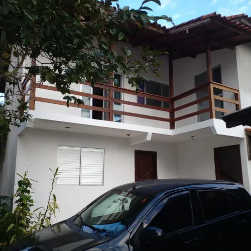 Alugo Excelente casa no Bairro Itacorubi.