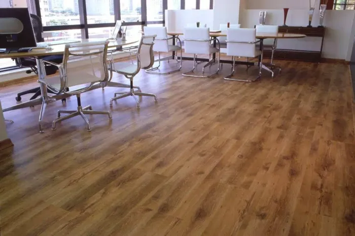 Piso laminado click Eucafloor 
