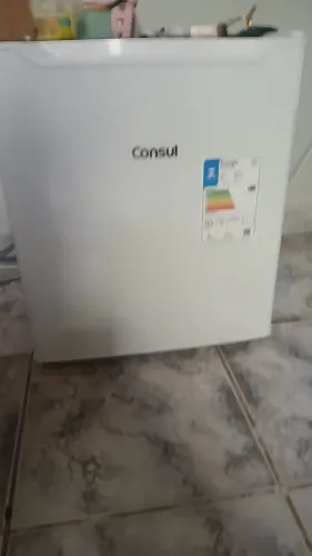 Vende Frigobar semi novo