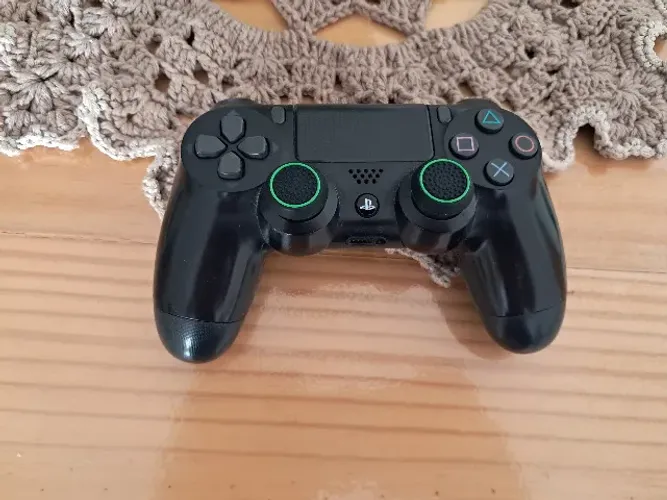 Controle de PS4 - Dual Shock 4 (usado)