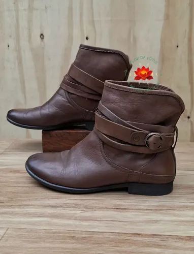 Bota Marrom Couro Arezzo Tam.34<br>Arezzo Tam.34