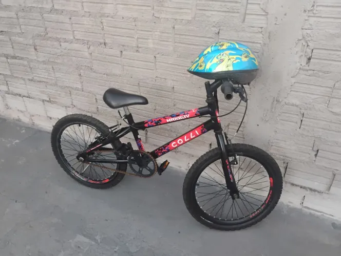 Vendo uma bicicleta infantil no valor de R$ 650,00 a vista ou R$ 700,00 4X no cartão