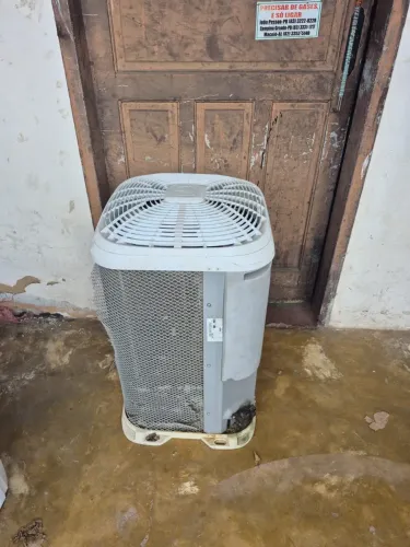 VENDE-SE Split Electrolux de 22.000 BTUs - seminovo