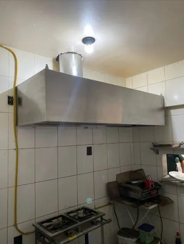 Portão de metalon e coifa para restautante Producão