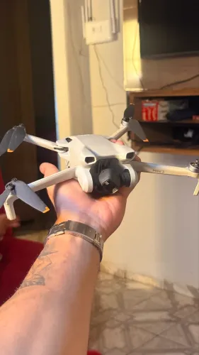 DRONE DJI MINI 3/ TELA NO CONTROLE