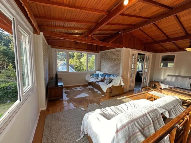 Casa com 4 dormitórios à venda, 184 m² por R$ 1.660.000,00 - Vale Encantado - Campos do Jo