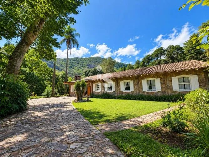 Casa com 7 dormitórios à venda, 700 m² por R$ 4.500.000,00 - Itaipava - Petrópolis/RJ