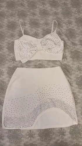 Conjunto branco com brilho