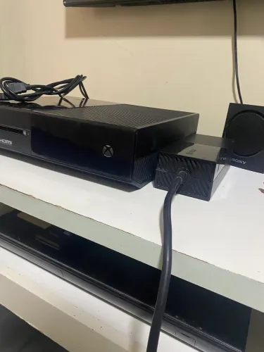 Xbox One 500GB + Fonte e cabo HDMI (sem controle)