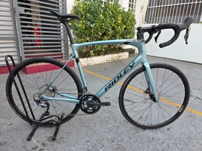 Bicicleta Ridley Fenix Disc - Nova com Ultegra de 12 velocidades mecânico.