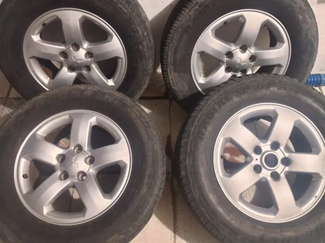 Rodas Aro 16 Originais Pajero TR4 + Pneus. 