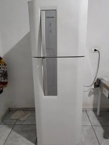 Geladeira Electrolux DF42 Frost Free 382L