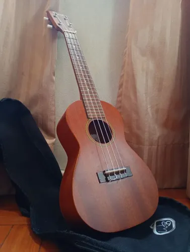Ukulele Ohana Hand-Crafed CK-10 em ótimo estado