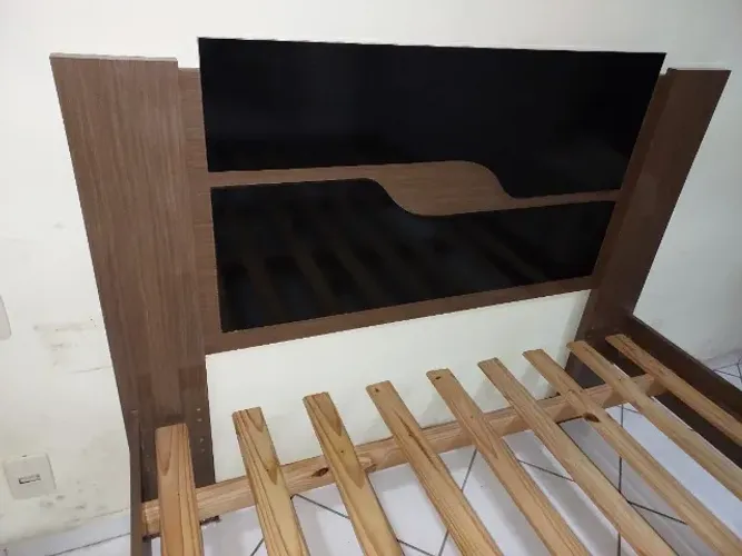 Cama de Casal Padrão em MDF e 2 Colchôes Usados (1 Casal Castor D28 e 1 Solteiro Molas)