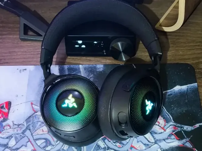 Headset Razer Kraken V4 Pro HD Haptics c/ Base station OLED