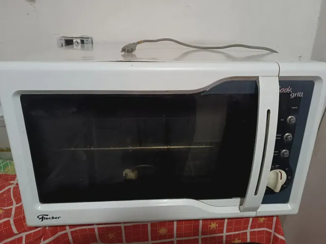 Vendo um lindo forno elétrico da fricher semi novo 