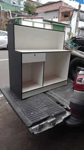 Vende se um balcão ripado