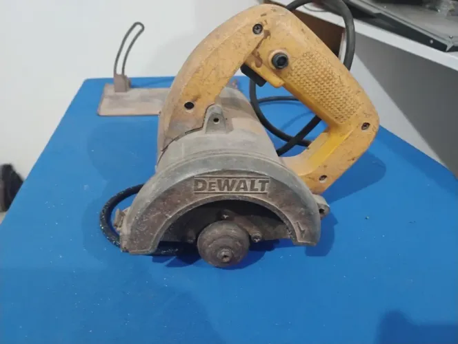 Serra mármore Dewalt