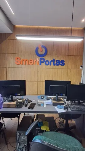 Letreiro e Letras em impressão 3D, PVC Expandido ou Acrílico preto espelhado