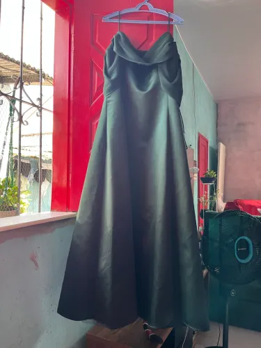 Vestido verde de festa ?