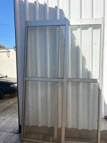 Porta de correr em alumínio com vidro - 2,20 x 1,60 m Vendo porta