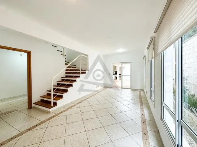 Casa para locação em condomínio na cidade de Campinas/SP.