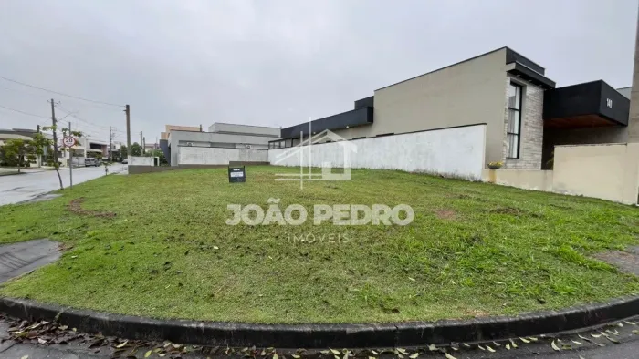 Terreno de 325 m² em Leve Aclive no Condomínio Ouroville - Taubaté | Excelente Localização