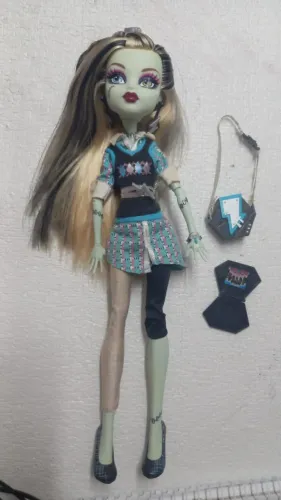 Monster high frankie school out