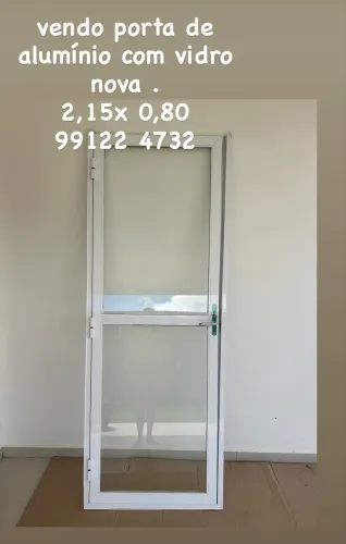 Vendo porta de alumínio nova