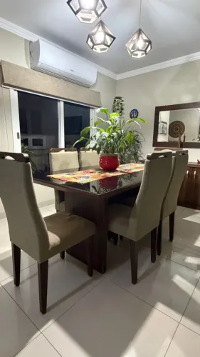 Conjunto de Jantar Completo - Mesa + 6 Cadeiras + Aparador e Espelho