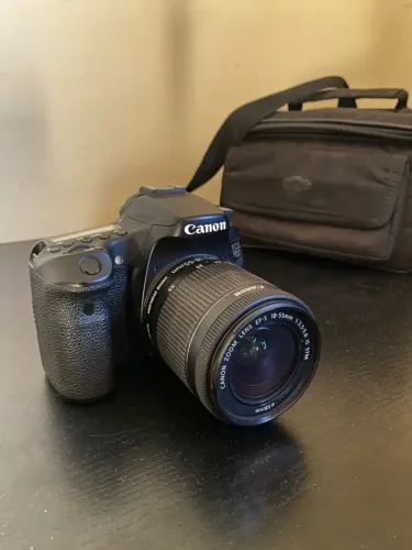 Canon EOS 70D + Lente 18-55mm | Excelente Estado | Wi-Fi e Tela Articulada