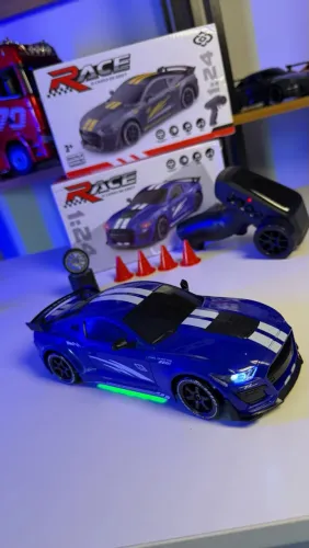 Carrinho de controle remoto 4x4 Drift
