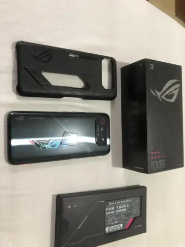 ASUS ROG Phone 6 - 256GB 8RAM - NA CAIXA 