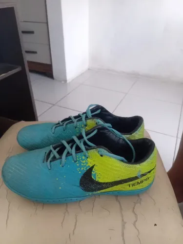 Tênis de futsal 