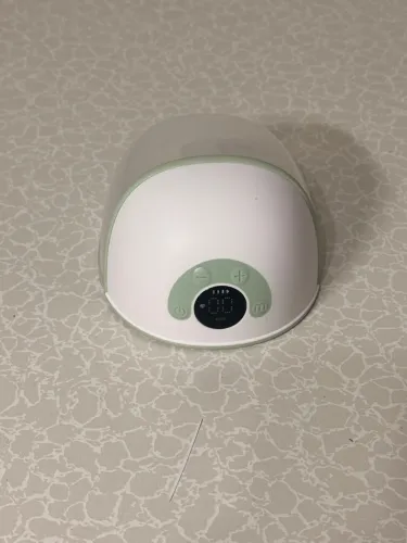 Bomba elétrica para extrair leite materno.