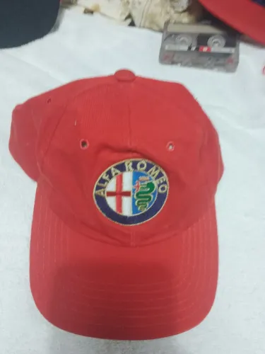 Boné vintage Alfa Romeu vermelho