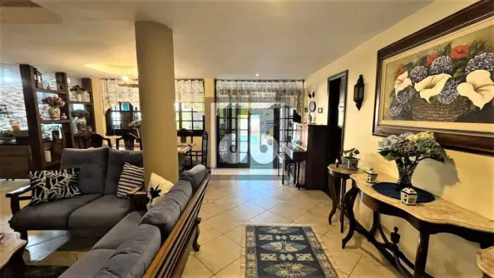 Excelente casa duplex - Pechincha - Jacarepaguá - Condomínio fechado - 5 quartos, 2 suítes