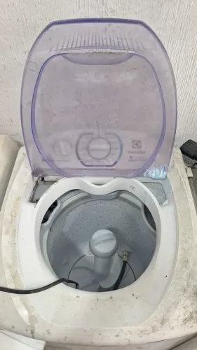 Máquina de Lavar 8,5kg funcionando.