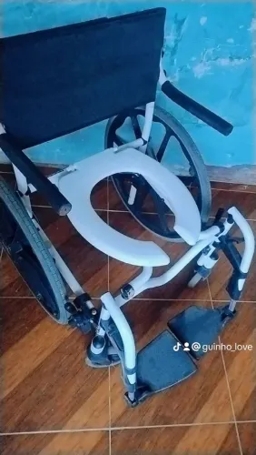 Vendo essa cadeira de banho com 4 meses de uso
