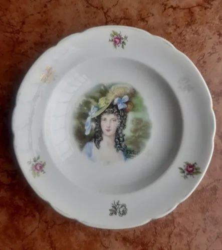 Prato decorativo de parede em porcelana antiga Real 23cm diâmetro