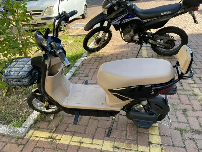 Vendo linda scooter elétrica