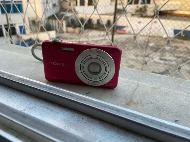 Cyber-shot Sony DSC-W710