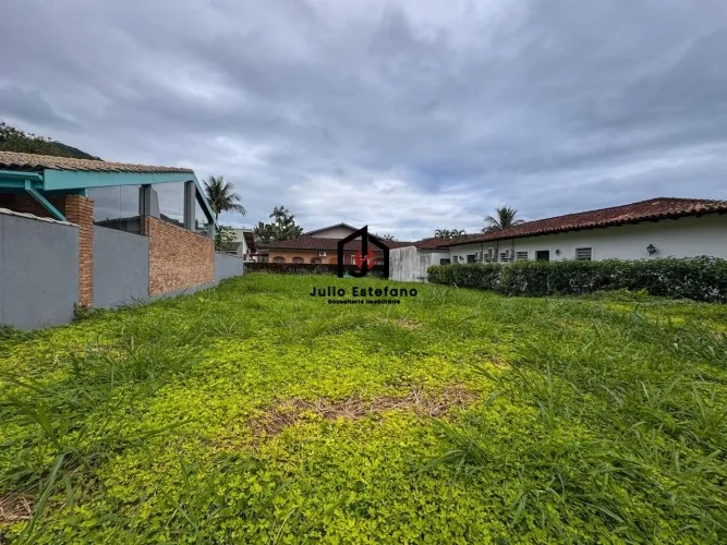 Terreno c/ área de 450,00m² no Condomínio Pedra Verde em Ubatuba