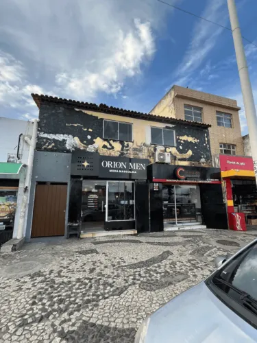 Centro comercial com 500m², Itapuã