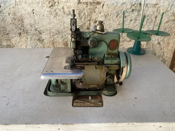 Máquina overloque